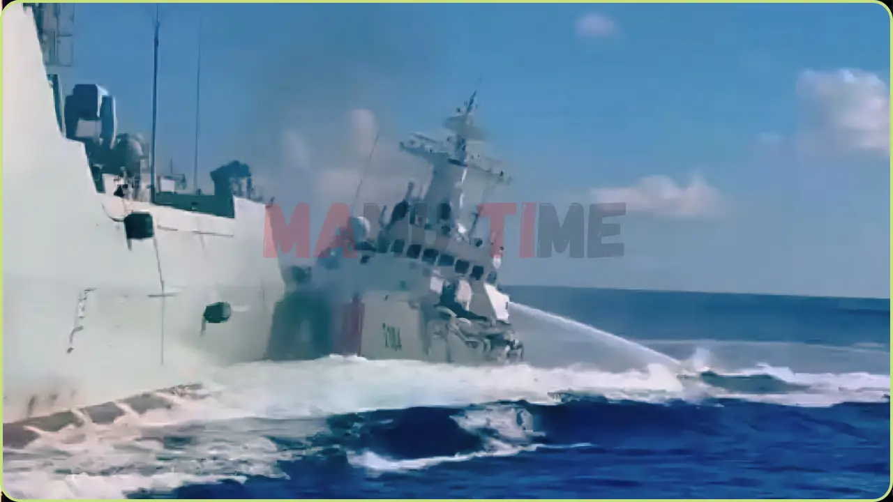 சீன ராணுவக் கப்பல்கள் மோதி பயங்கர விபத்து