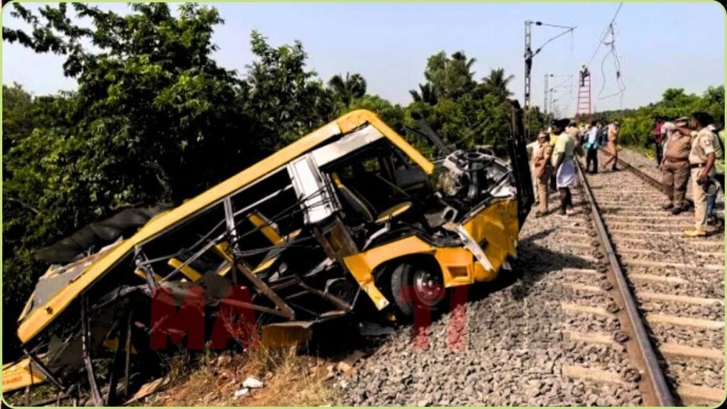 கடலூர் பள்ளி வேன் மீது ரயில் மோதிய விபத்து: ரயில்வே கேட் மூடப்படாததால் 3 மாணவர்கள் உயிரிழப்பு