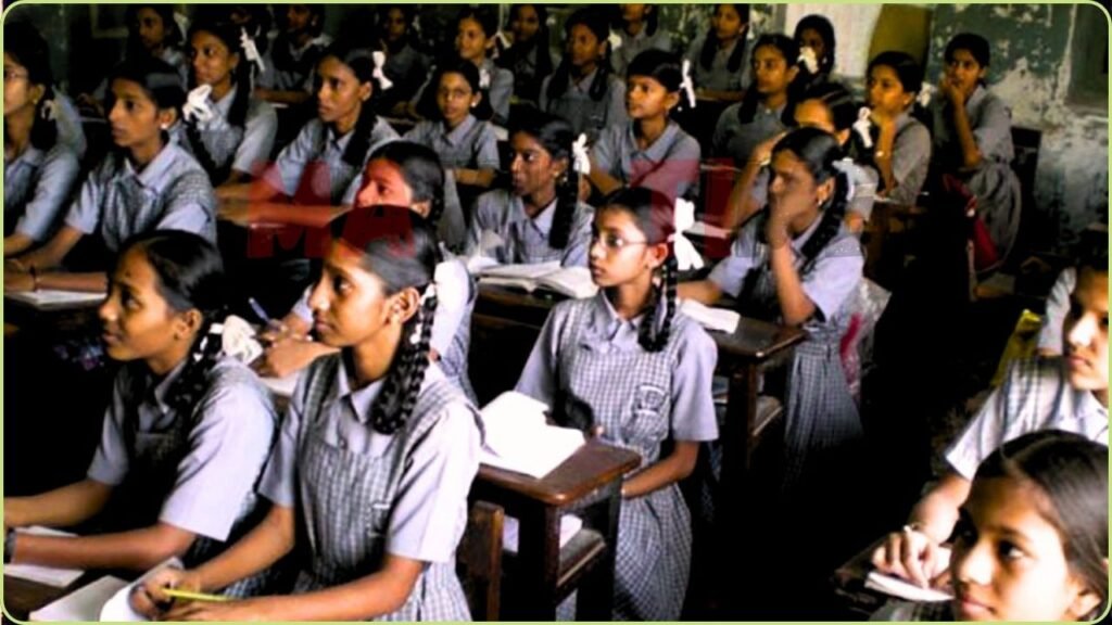 மகாராஷ்டிராவில் பள்ளி மாணவிகளுக்கு நிர்வாண சோதனை: பெற்றோர்கள் அதிர்ச்சி. மகாராஷ்டிராவில் பள்ளி மாணவிகளுக்கு நிர்வாண சோதனை